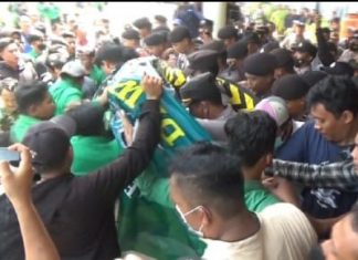 Demo BBM di Sarolangun Ricuh, Polisi Pukul Mundur Mahasiswa