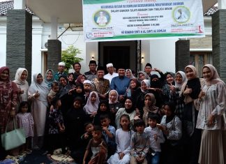 Silaturahmi Keluarga Besar Hj Romlah, Dua Ustadz Berikan Tausiah