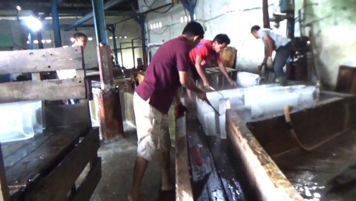 Pabrik es batu .mp4_snapshot_00.06