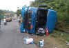 Akibat Sopir Mengantuk, Truk Tangki Muatan Solar Tumbang