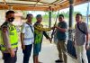 Warga Serahkan Senpi Rakitan ke Bhabinkamtibmas Desa Teluk Kecimbung