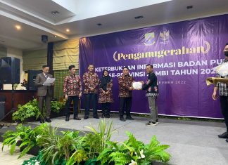 Bawaslu Bungo Terima Penganugerahan dari Komisi Informasi Provinsi Jambi
