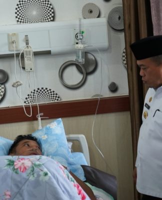Gubernur Al Haris Besuk Kapolda Jambi pasca Dievakuasi