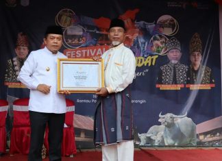 Bupati Bersama Gubernur Bantai Adat di Tabir