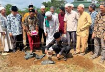 Bupati Letakan Batu Pertama Asrama Putra Pondok Pesantren Darul Atiq Pasar Atas Bangko