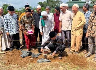 Bupati Letakan Batu Pertama Asrama Putra Pondok Pesantren Darul Atiq Pasar Atas Bangko
