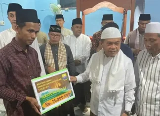 Tarawih di Bahar Utara, Al Haris Salurkan Bantuan untuk Masjid Al-Ikhlas