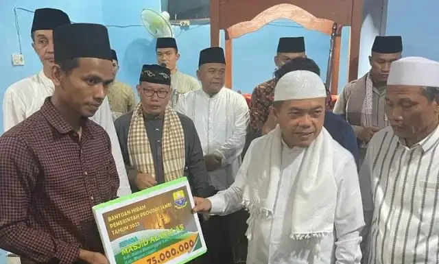 Tarawih di Bahar Utara, Al Haris Salurkan Bantuan untuk Masjid Al-Ikhlas