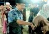Waka DPRD Tanjabbar Ucok Mora Serahkan Piala Juara MTQ Desa Kemuning