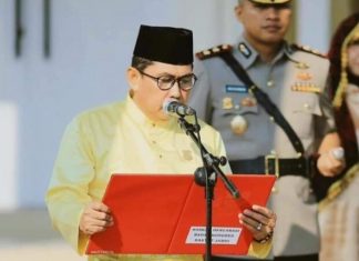 Ketua DPRD Tanjab Barat Bacakan Naskah BKRD Upacara HUT ke 66 Provinsi Jambi