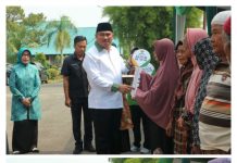 Bupati dan Wabup Bungo Serahkan Secara Simbolis Zakat Konsumtif kepada Mustahik