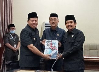 Pj Bupati Henrizal Sampaikan LKPJ Tahun 2022 dan Tiga Ranperda Tahun 2023