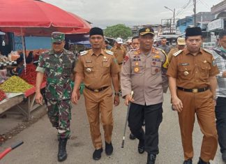 Jelang Idul Fitri, Pj Bupati Sarolangun Henrizal Sidak ke Pasar Atas Sarolangun