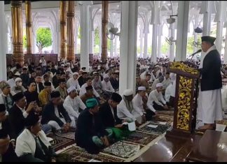 Gubernur Jambi Al Haris Shalat Idul Fitri Bersama Ribuan Warga di Masjid Agung Al Falah