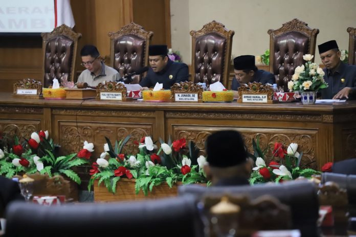 Penjabat_Bupati_Muaro_Jambi_Bachyuni_Deliansyah_SH,_MH_Menghadiri_Rapat_Paripurna_DPRD_KabMJ