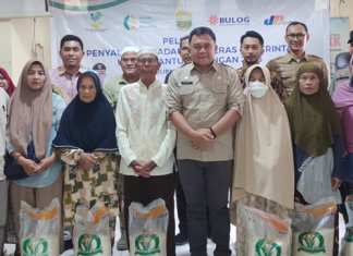 Sekda Budhi Hartono Resmi Luncurkan Penyaluran Cadangan Beras ke Masyarakat Kumpeh Ulur