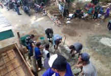 Kompak, Satgas TMMD ke-117 Kodim 0416/Bute Bersama Warga Gotong Royong Perbaiki Mushola