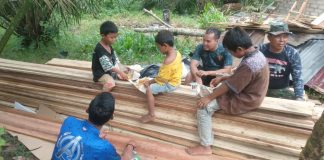 Kian Akrab, Anak-anak Terlihat Senang Diajak Makan Siang Bersama Satgas TMMD