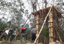 Satgas TMMD Bersama Warga Bahu Membahu Bangun Tempat Penampungan Air Bersih