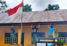 Dibantu Warga, Satgas TMMD ke-117 Kodim 0416/Bute Pasang Lisplang Sekolah