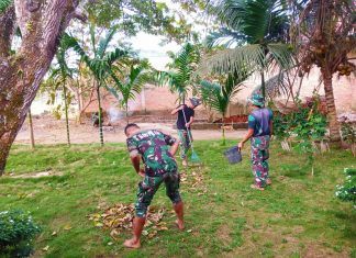 Satgas TMMD ke-117 Kodim 0416/Bute Bantu Warga Bersihkan Pekarangan Rumah