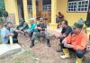 Isi Waktu Istirahat Siang, Satgas TMMD ke-117 Kodim 0416/Bute Bercengkeram Bersama Warga