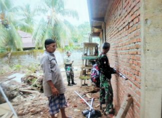 Satgas TMMD ke-117 Kodim 0416/Bute Gotong Royong Pasang Pipa Paralon Musholla