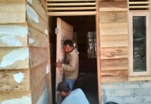 Rehab RTLH Milik Edi Candra Masuk Tahap Pemasangan Pintu