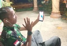 Melepas Rindu, Anggota Satgas TMMD ke-117 Kodim 0416/Bute Ini Video Call Keluarga