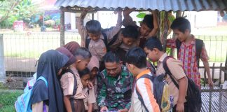 Keakraban Anak-anak dengan Satgas TMMD, Ajak Ngobrol Hingga Ada yang Ingin Jadi Tentara