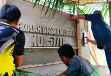 Satgas TMMD ke-117 Kodim 0416/Bute Rampungkan Pembuatan Papan Nama Sekolah