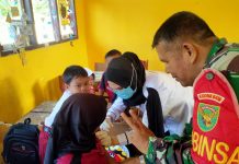 Serda Suherman Beri Semangat Siswa SD Imunisasi Campak-Rubella