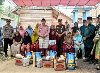 Pj Bupati Sarolangun Salurkan Bantuan Bagi Korban Kebakaran Rumah