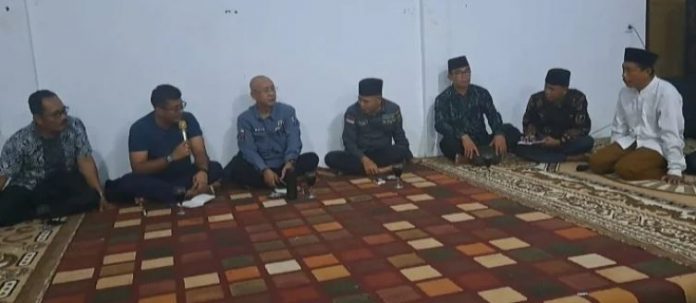 Pj Bupati Tebo Aspan saat berdialog dengan masyarakat