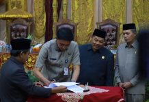 Pj Bupati Muaro Jambi Hadiri Rapat Paripurna Dalam Pandangan Akhir dan Penandatanganan Raperda Pajak