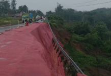 Jalan Nasional Retak Akibat Longsor Jalur Transportasi Antar Provinsi Terancam Putus