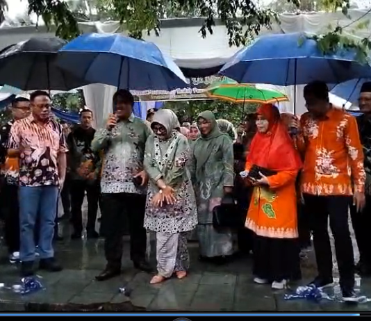 Pasar Beduk Bulan Ramadhan resmi di buka Bupati Bungo di damping Ir.Supriadi Kadis Koperindag dan UKM Bungo