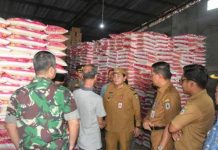 Pj Bupati Sarolangun Sidak Gudang Sembako Pastikan Persediaan Bahan Pokok Aman