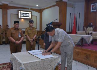 Pj Bupati Muaro Jambi Lantik dan Angkat Sumpah Janji Ratusan Penjabat Fungsional