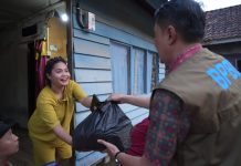 Pj Bupati Bachyuni Beserta Ketua TP PKK Tinjau Korban Banjir di Desa Pematang Jering