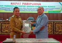 DPRD Bungo Bersama Pemda Sahkan Dua Ranperda Menjadi Perda
