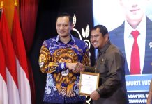 Bupati H Mashuri Terima Piagam Penghargaan dari Menteri ATR BPN