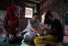 PJ Bupati Muaro Jambi Bersama Ketua TP PKK Serahkan Bantuan Korban Bencana Alam