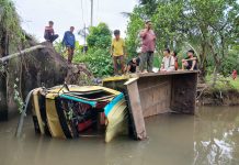 Mobil Didepan Ngerem Mendadak, Truk Colt Diesel Terjun Masuk Sungai