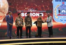 Wapres Ma’ruf Amin Berikan Penghargaan UHC Awards kepada 493 Kepala Daerah
