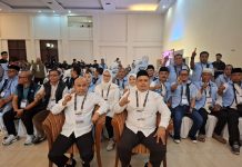 Hadiri Debat Perdana, Dedy-Dayat Tampil Santai dengan Kemeja Putih