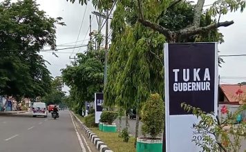 Heboh Puluhan Banner Bertulis “Tuka Gubernur” Jelang Kampanye Haris – Sani di Bungo