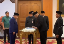 Gubernur Al Haris Lantik Kepala Biro Organisasi dan Ekonomi