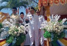 Diarak dengan Kajang Lako, Tiba di Rumdis Dedy – Dayat Disambut Ribuan Warga