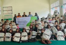 Sambut Hari Anak Nasional, PT KIM Serahkan Beasiswa untuk anak-anak Desa Lingkar Tambang